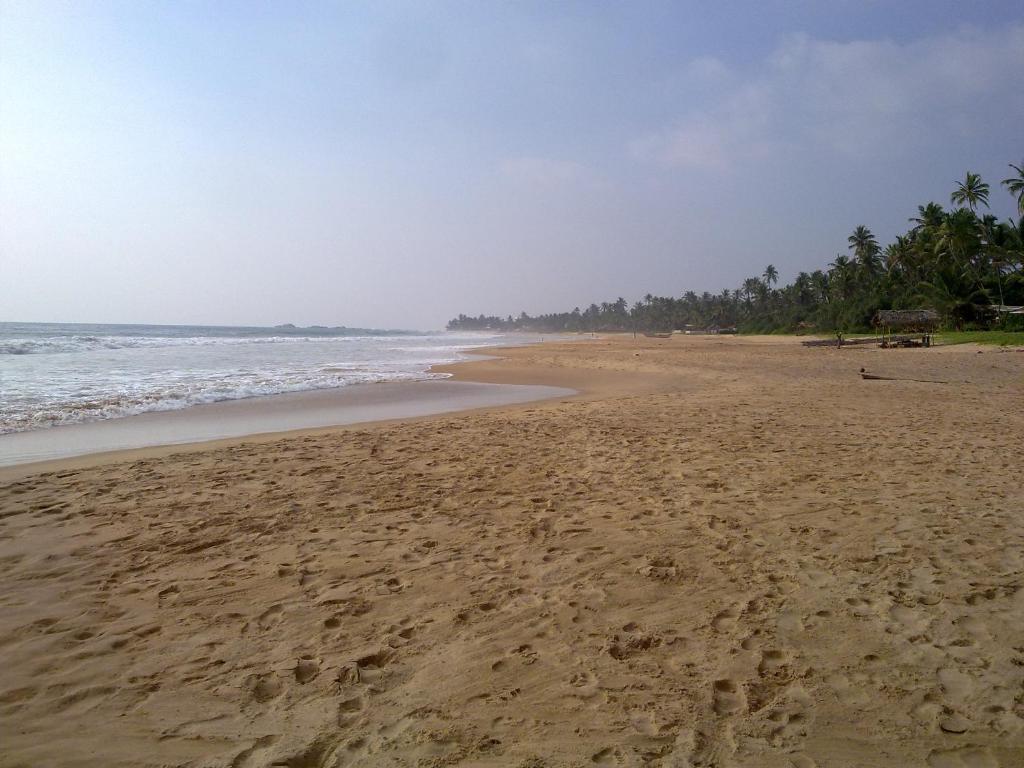 Sea Front Hikkaduwa Hotel Exterior photo