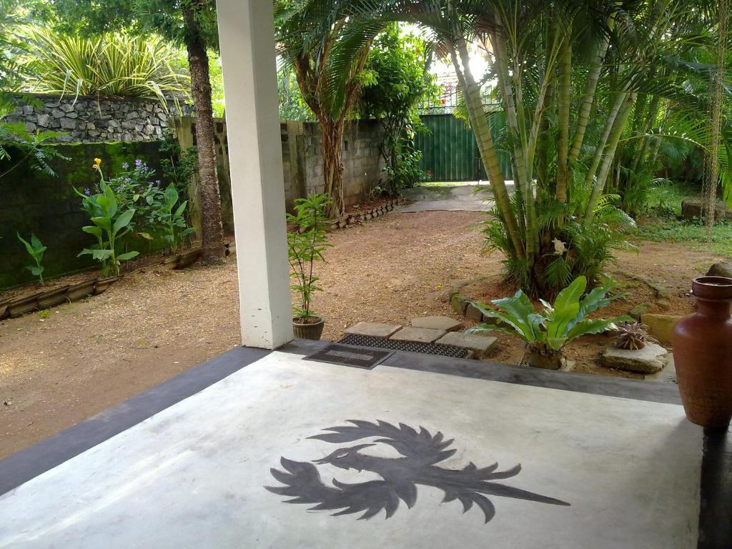 Sea Front Hikkaduwa Hotel Exterior photo