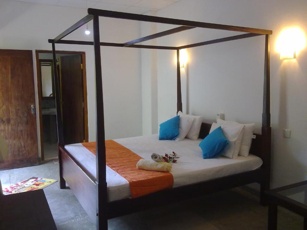 Sea Front Hikkaduwa Hotel Room photo