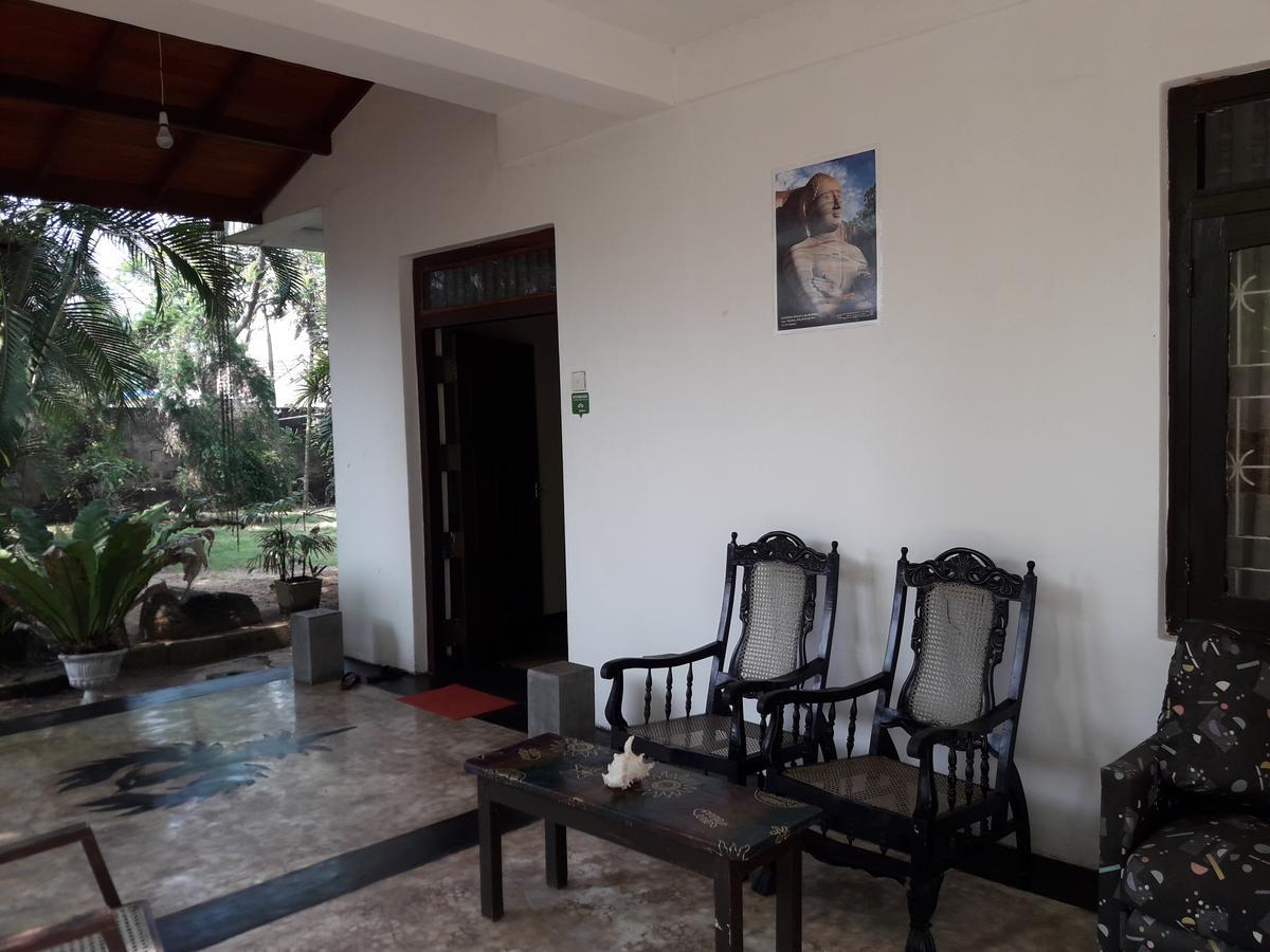 Sea Front Hikkaduwa Hotel Exterior photo