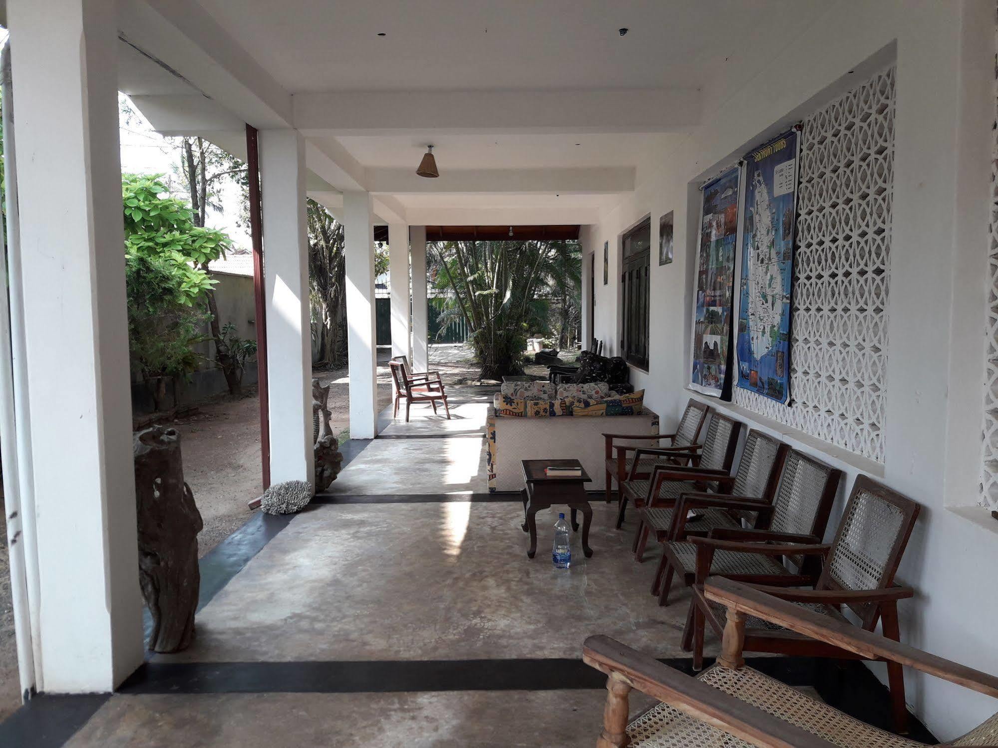 Sea Front Hikkaduwa Hotel Exterior photo