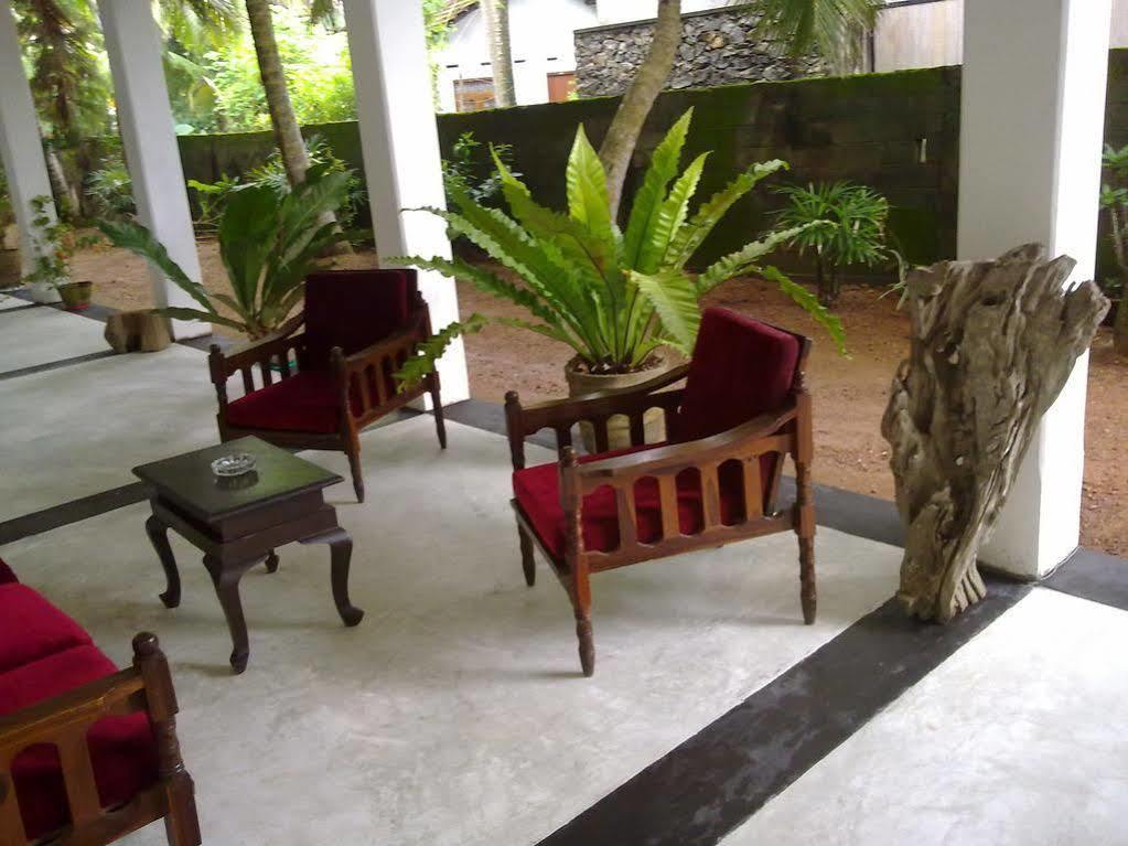 Sea Front Hikkaduwa Hotel Exterior photo
