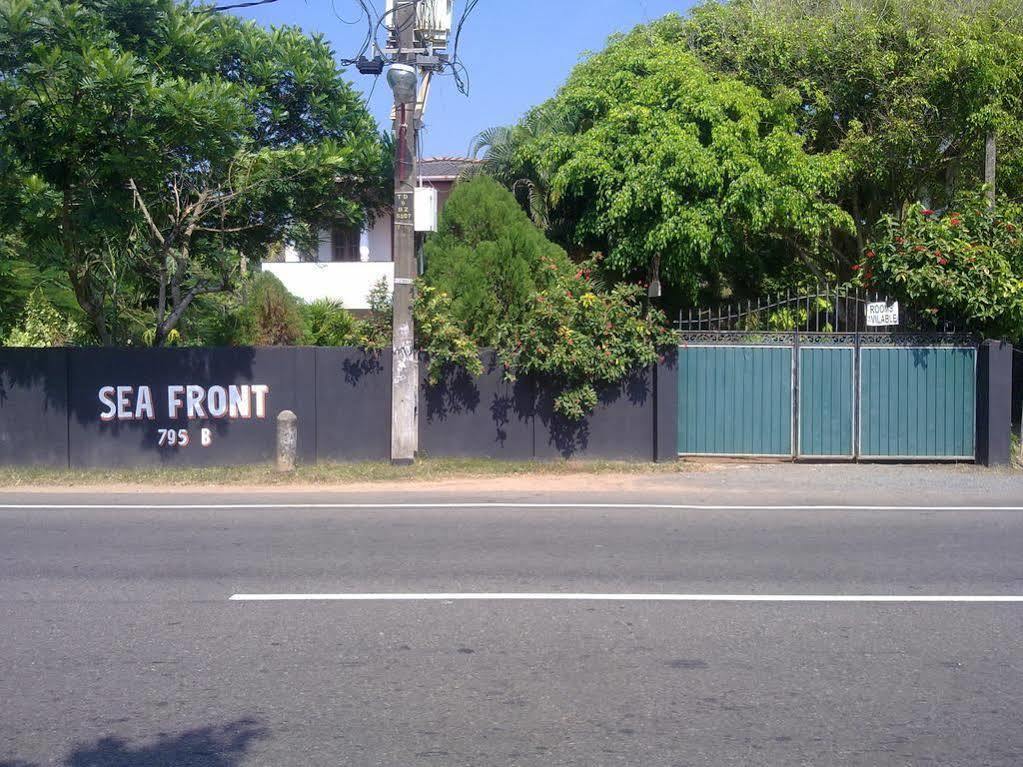 Sea Front Hikkaduwa Hotel Exterior photo