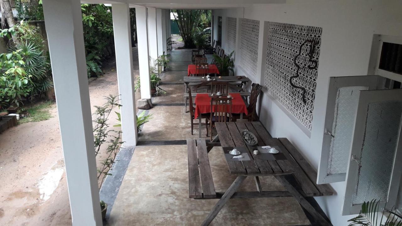 Sea Front Hikkaduwa Hotel Exterior photo