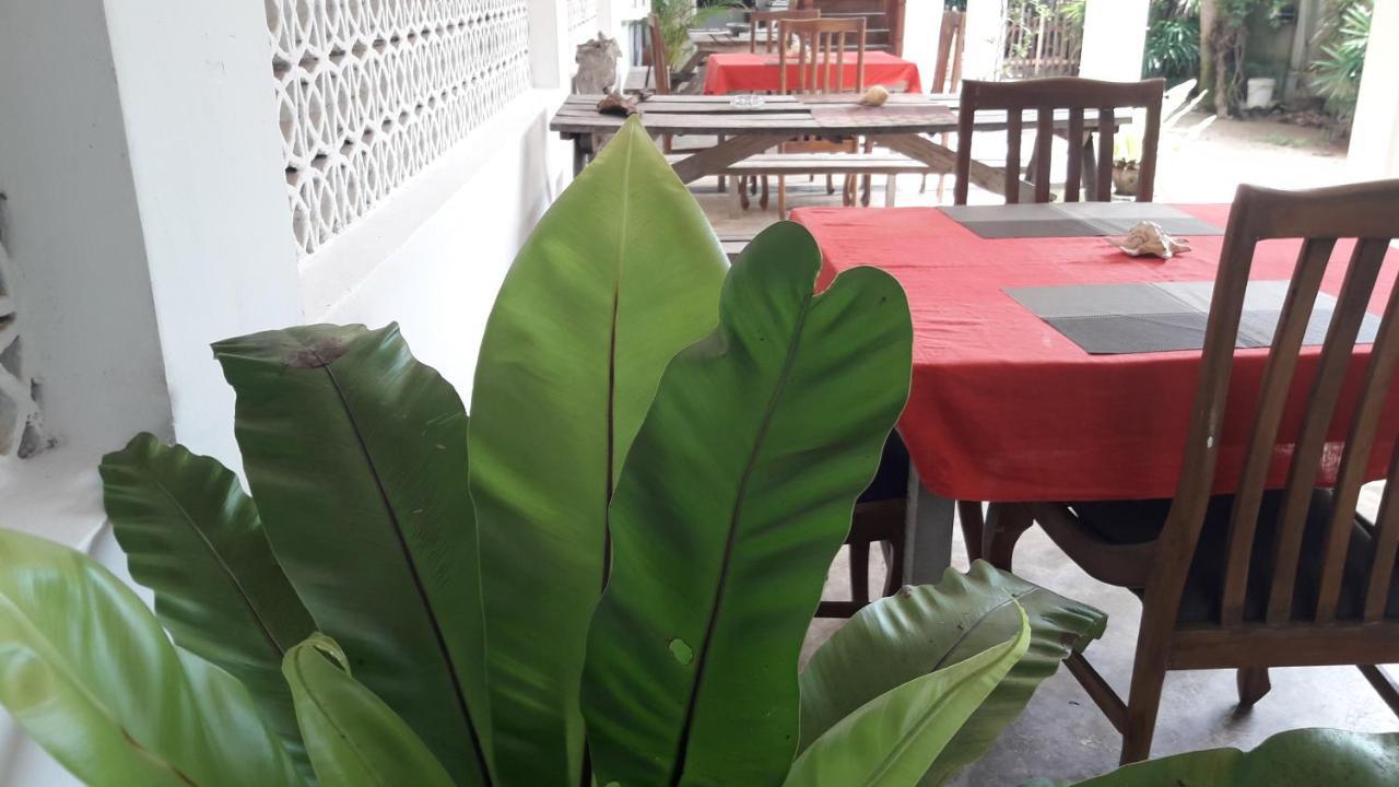 Sea Front Hikkaduwa Hotel Exterior photo