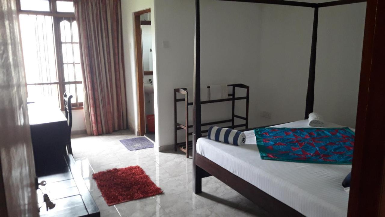 Sea Front Hikkaduwa Hotel Exterior photo