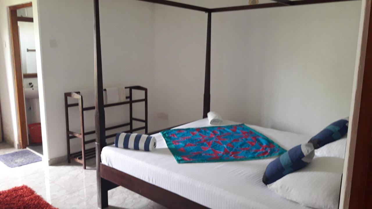 Sea Front Hikkaduwa Hotel Exterior photo