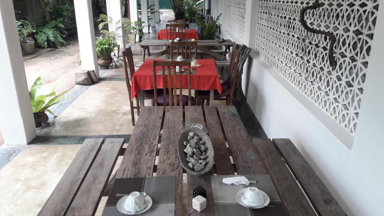 Sea Front Hikkaduwa Hotel Exterior photo