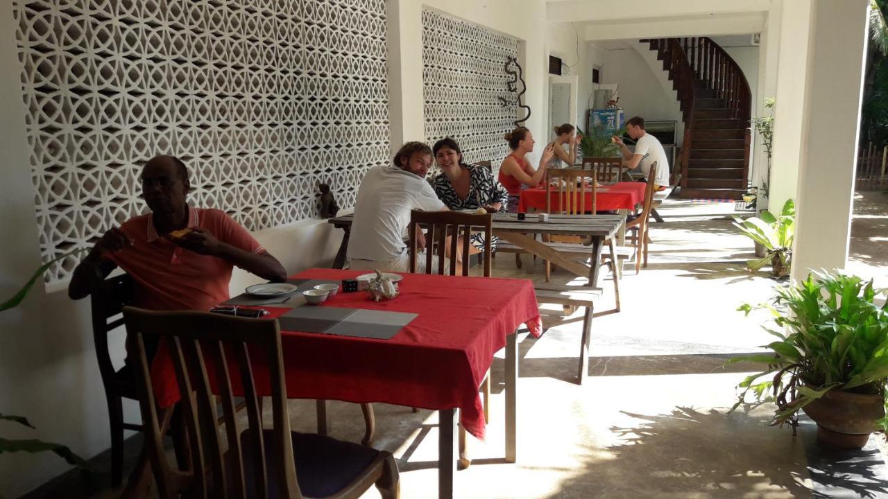 Sea Front Hikkaduwa Hotel Exterior photo